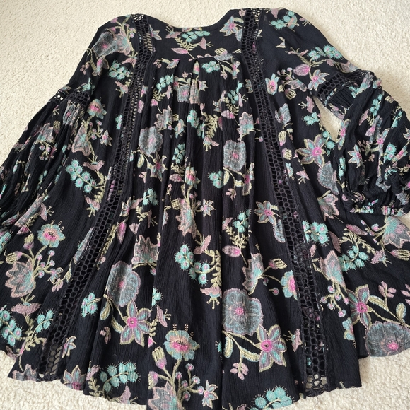 Free People Just the Two of Us Boho Crochet Lace Black and Pink Floral Tunic S - Picture 14 of 14